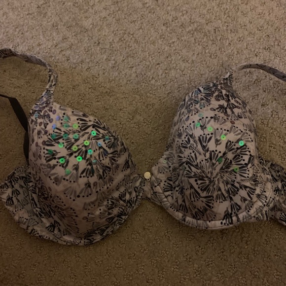 Beautiful 32D Victoria Secret Bra’s - Picture 4 of 4